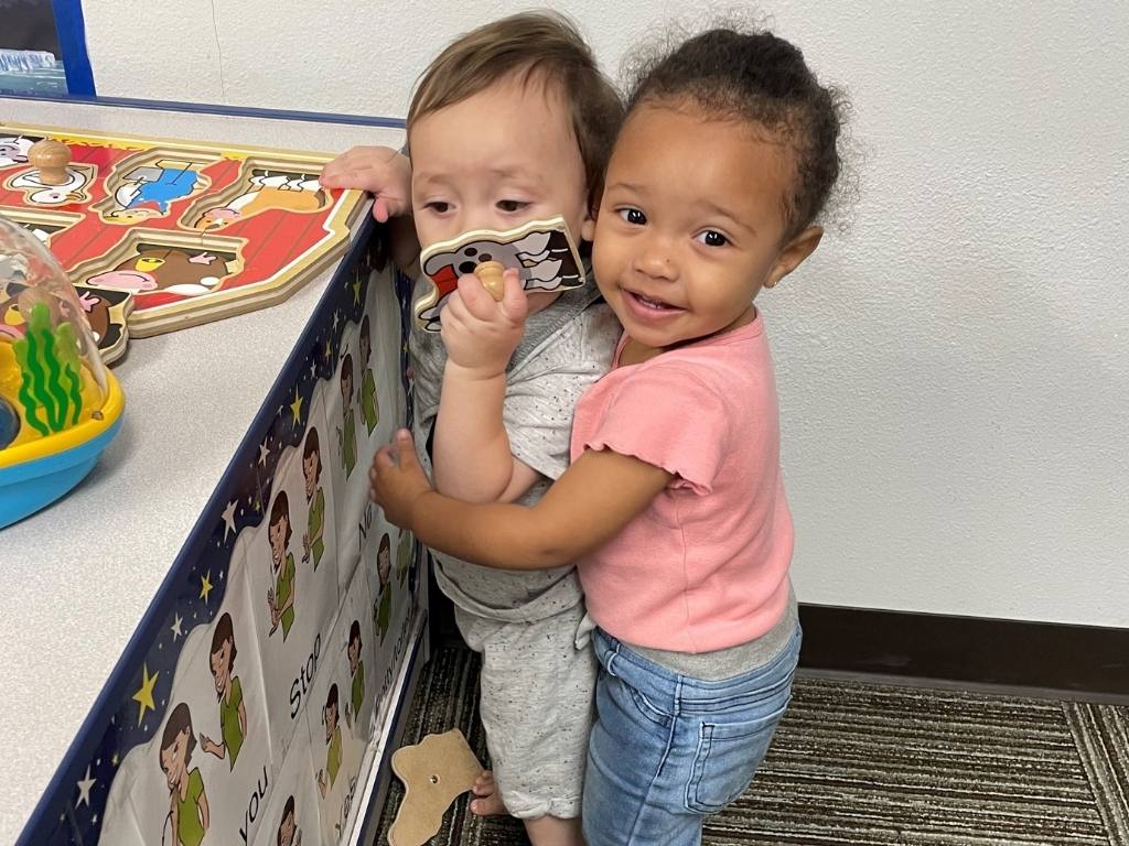 Dos niños con necesidades especiales en Respite Care of San Antonio