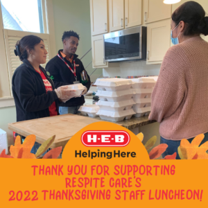 H-E-B volunteeers pass out Thanksgiving meals